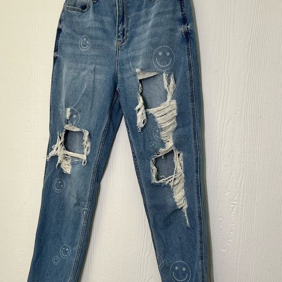 Hollister - Smiley Face Distressed Stonewashed Smiley Print Jeans Size 28 - Picture 7 of 13